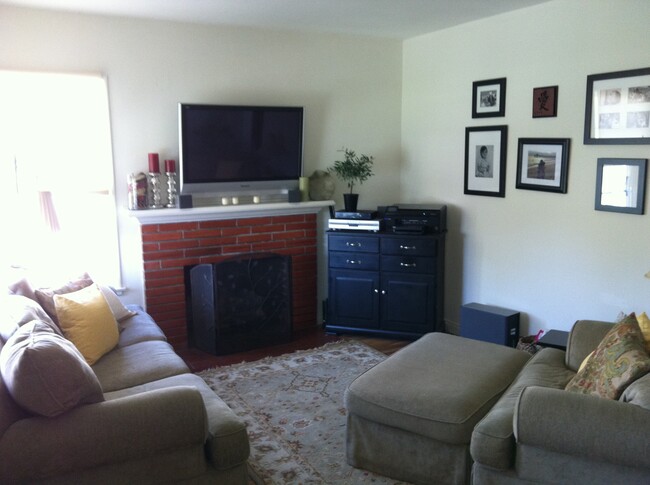 1607 18th St, Unit 2030 in Manhattan Beach, CA - Building Photo - Building Photo