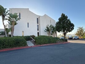 6930 Hyde Park Dr, Unit 327 in San Diego, CA - Building Photo