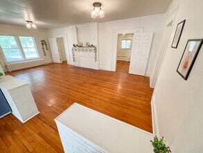 3120 Cottage Grove Ave, Unit Apt 2 in Des Moines, IA - Building Photo - Building Photo
