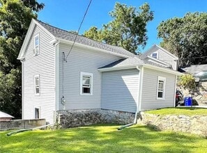 96 New London Ave in West Warwick, RI - Building Photo - Building Photo