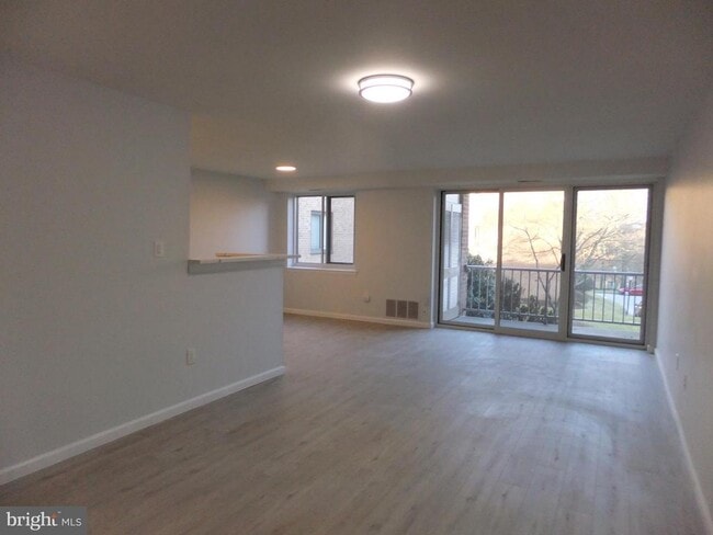 property at 1640 Oakwood Dr