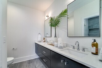 1213 10th Ave N, Unit 12 in Nashville, TN - Building Photo - Building Photo