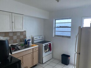 119 NW 3rd St in Hallandale Beach, FL - Foto de edificio - Building Photo