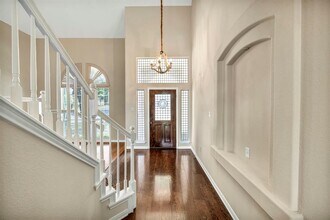 6806 Thistle Hill Way in Austin, TX - Building Photo - Building Photo