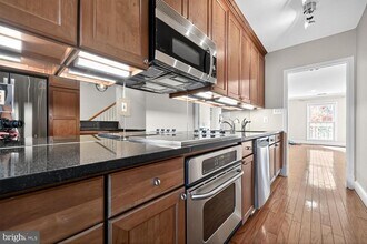 3291 Sutton Pl NW in Washington, DC - Building Photo - Building Photo