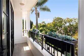 616 Acacia Ave in Newport Beach, CA - Building Photo - Building Photo