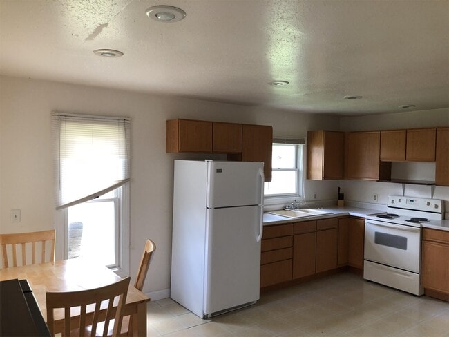 120 W Dartmouth St in Vermillion, SD - Building Photo - Building Photo