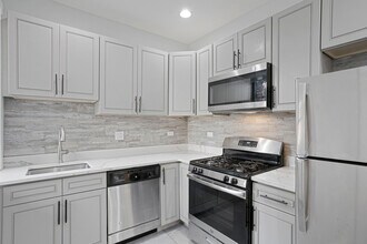 6105 N Winthrop Ave in Chicago, IL - Building Photo - Building Photo