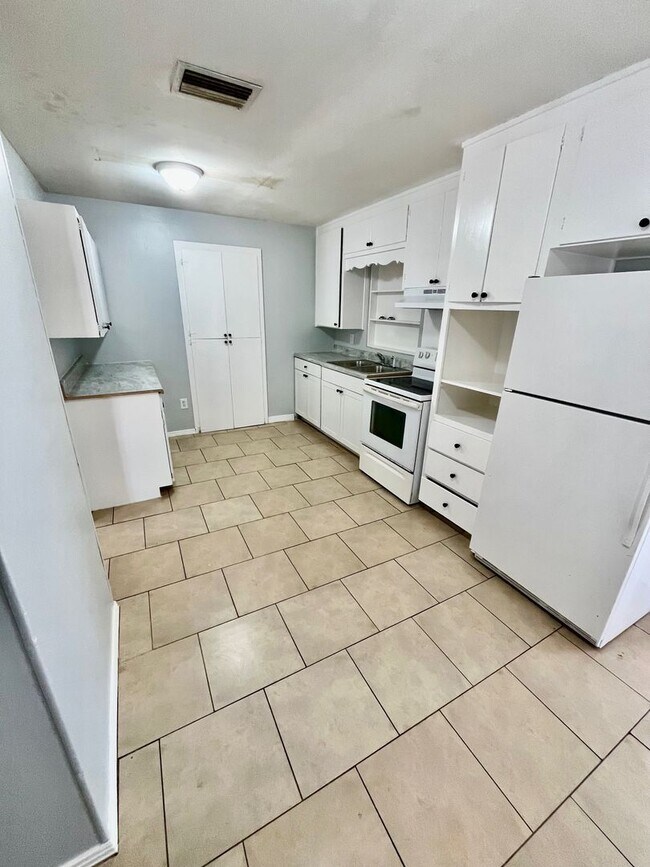 520 Norfolk Cir-Unit -520 Norfolk Circle in Lakeland, FL - Foto de edificio - Building Photo