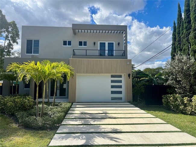 7850 SW 67th Ave in South Miami, FL - Building Photo - Building Photo