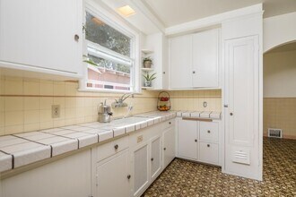 1053 El Camino Real-Unit -House in Burlingame, CA - Building Photo - Building Photo