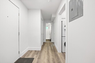 2015 Elmhurst Av in Montréal, QC - Building Photo - Building Photo