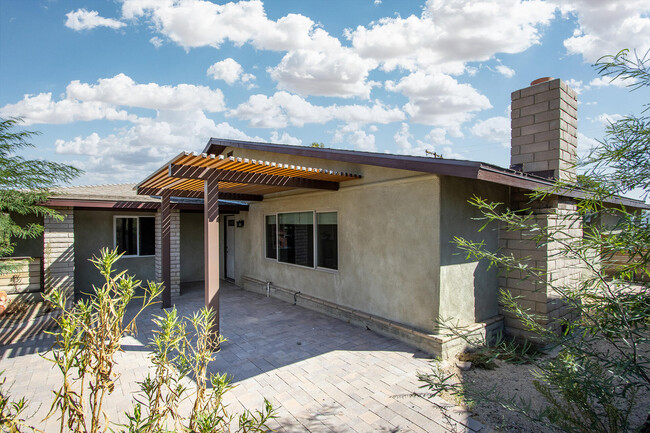 6719 Crestview Ct in Yucca Valley, CA - Foto de edificio - Building Photo