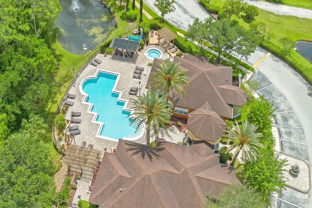12602 Crest Springs Ln, Unit 1315 in Orlando, FL - Building Photo