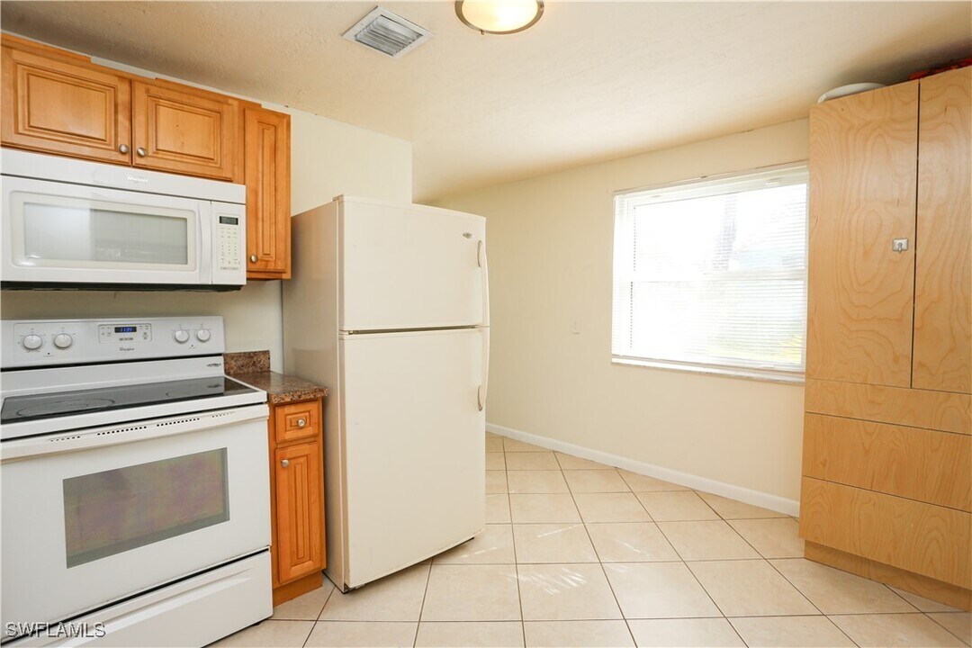 5761 Lancewood Way in Naples, FL - Building Photo