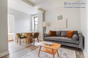 240 W 73rd St in New York, NY - Building Photo