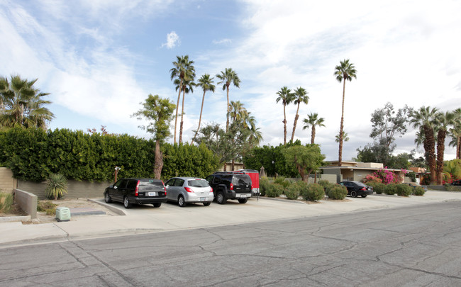 2970 E Ranchero Dr in Palm Springs, CA - Building Photo - Building Photo