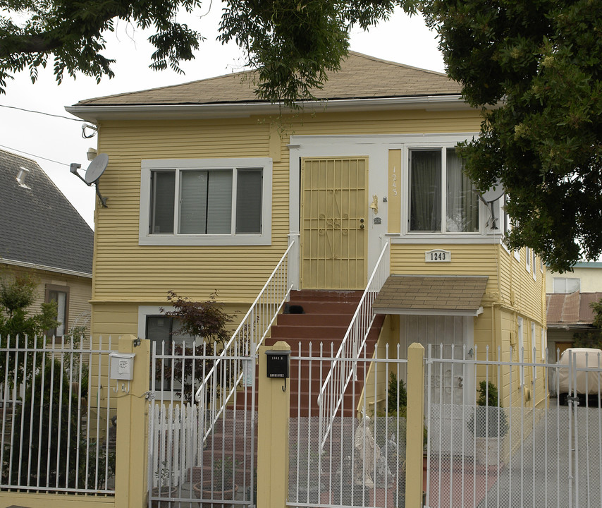 1243 82nd Ave in Oakland, CA - Building Photo