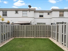 15568 SW 39th St in Miramar, FL - Building Photo - Building Photo