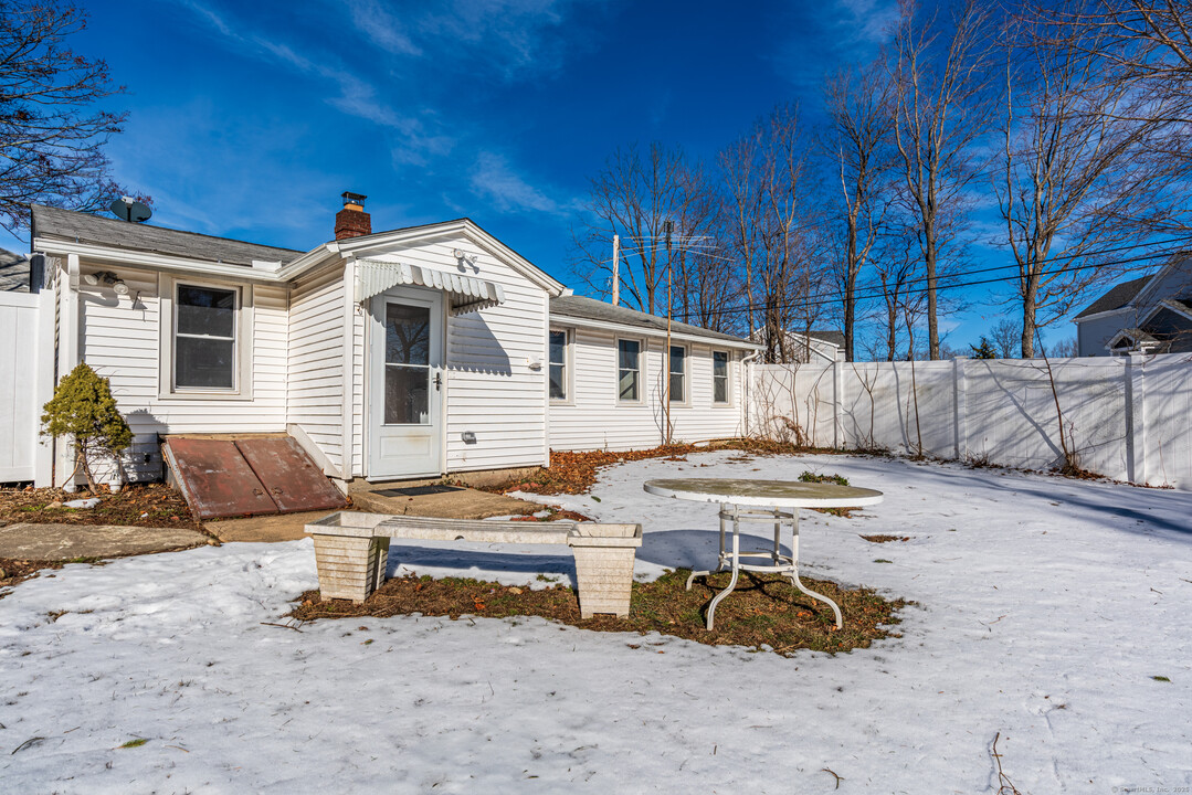 299 Purdy Hill Rd in Monroe, CT - Building Photo