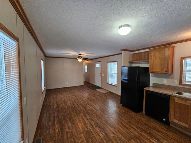 3 Spruce Ln in Weedsport, NY - Foto de edificio - Building Photo