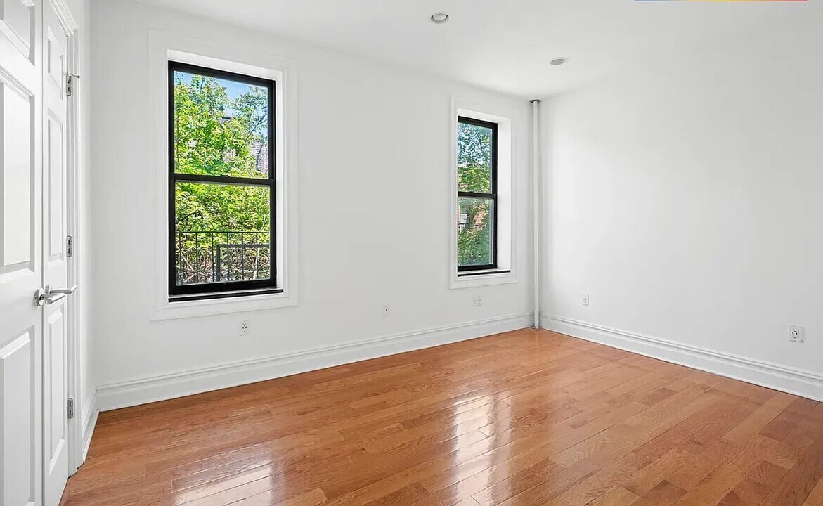 323 Lincoln Pl in Brooklyn, NY - Building Photo