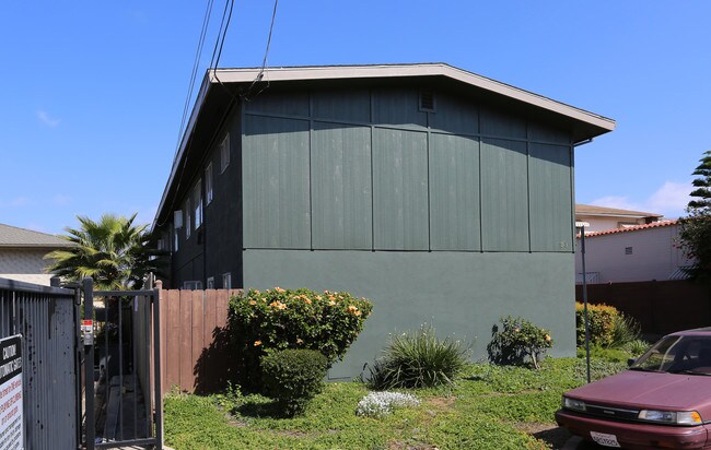 153 Glover Ave in Chula Vista, CA - Foto de edificio - Building Photo