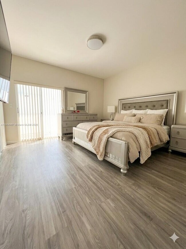 8116 NW 199th Terrace in Hialeah, FL - Building Photo - Building Photo