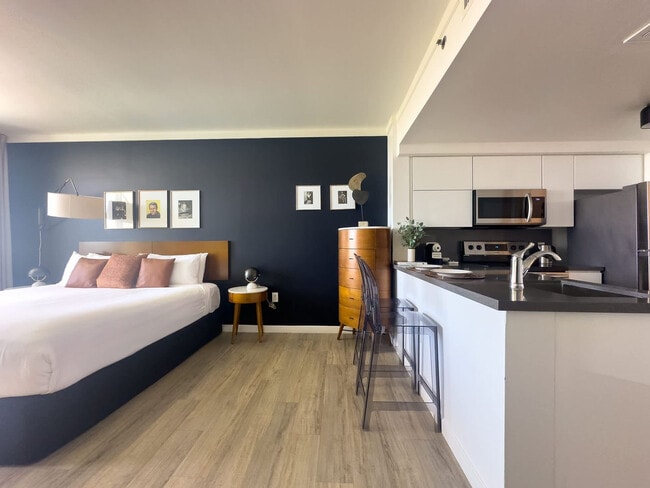 2889 McFarlane Rd in Miami, FL - Building Photo - Building Photo