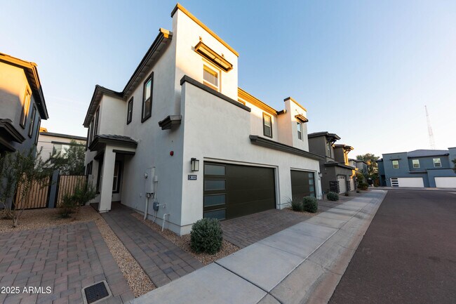 3033 N 37th Wy in Phoenix, AZ - Building Photo - Building Photo