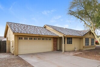 8045 W Larkspur Dr in Peoria, AZ - Building Photo - Building Photo