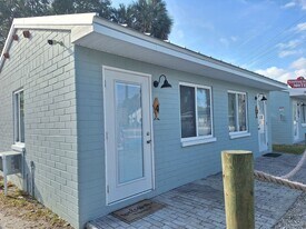 805 N Dixie Fwy in New Smyrna Beach, FL - Building Photo