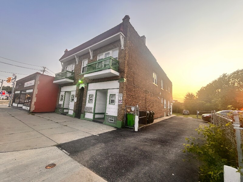 4512 E 131st St in Garfield Heights, OH - Foto de edificio