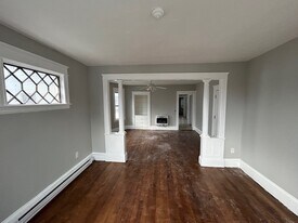 19 Henchman St in Worcester, MA - Building Photo