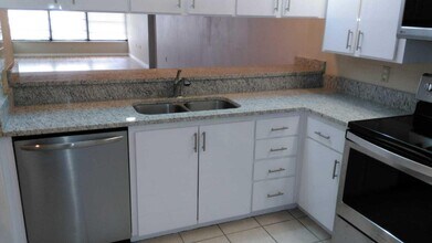 3516 Whitehall Dr in West Palm Beach, FL - Building Photo - Building Photo