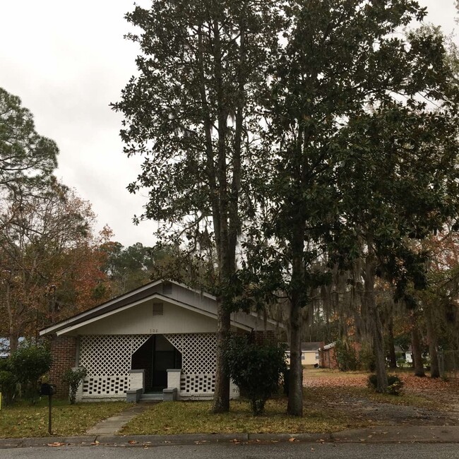 308 Rebecca St in Hinesville, GA - Building Photo - Building Photo