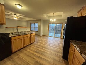 3814 W Parkridge Cir in Springfield, MO - Foto de edificio - Building Photo