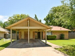 9003 Little Walnut Pkwy in Austin, TX - Building Photo - Building Photo