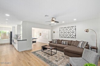 5253 E Beck Ln in Scottsdale, AZ - Building Photo - Building Photo