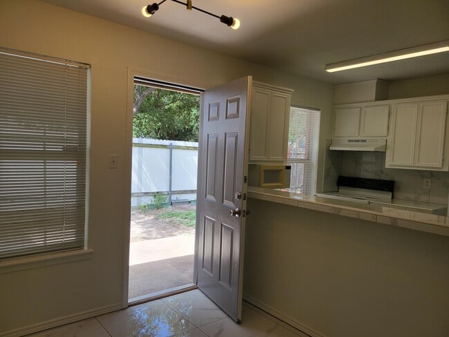 1018 Lexington Cir, Unit 5