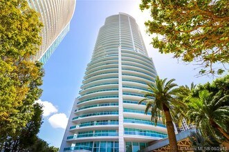 2127 Brickell Ave-Unit -1406 in Miami, FL - Building Photo - Building Photo
