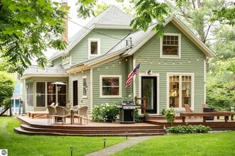 828 Washington St in Traverse City, MI - Building Photo - Building Photo