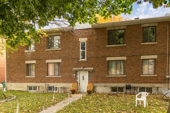 280 45E Av in Montréal, QC - Building Photo - Primary Photo