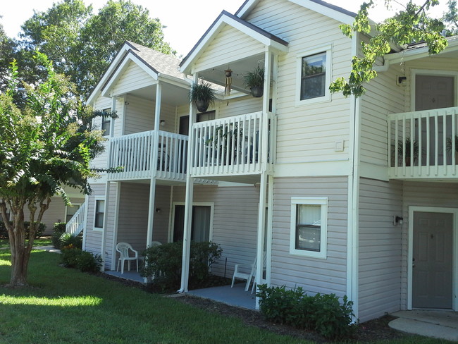 Country Club in DeLand, FL - Foto de edificio - Building Photo