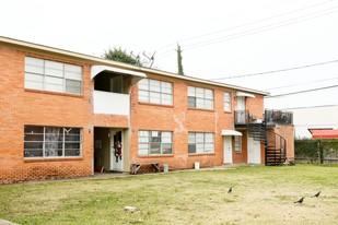 Pecan Villa Apartments in Houston, TX - Building Photo