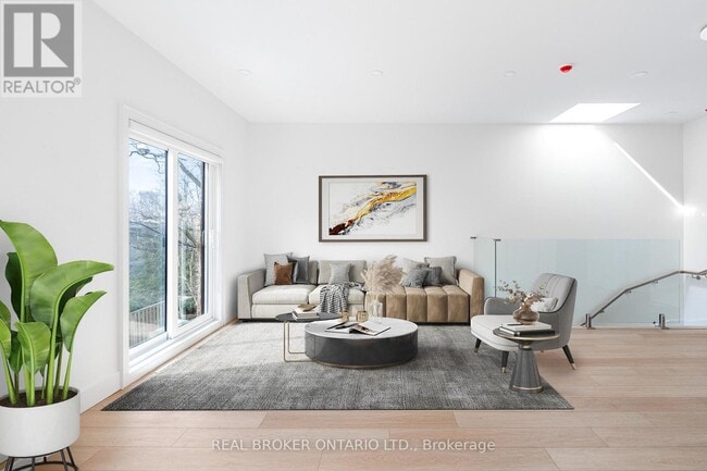 property at 21 Farnham Ave