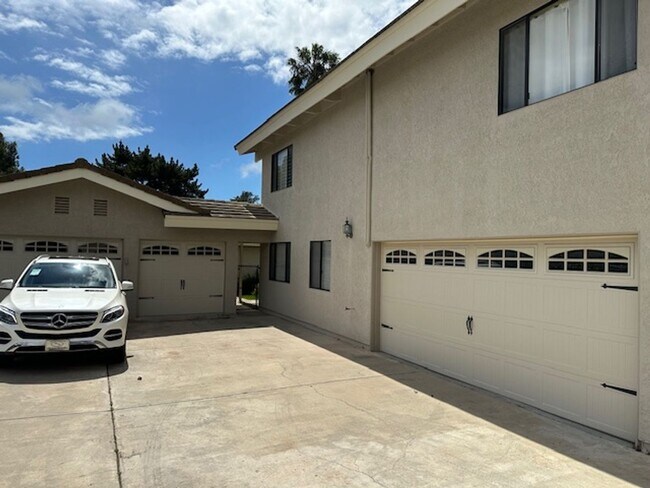 946 Via Los Padres in Santa Barbara, CA - Building Photo - Building Photo