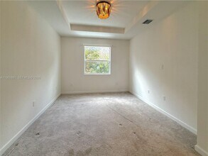1060 SE 26th Ter in Homestead, FL - Building Photo - Building Photo