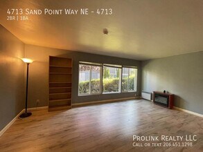 4713 Sand Point Way NE in Seattle, WA - Building Photo - Building Photo