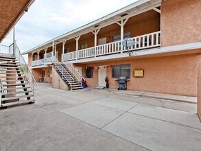 16 N 27th St in Las Vegas, NV - Foto de edificio - Building Photo